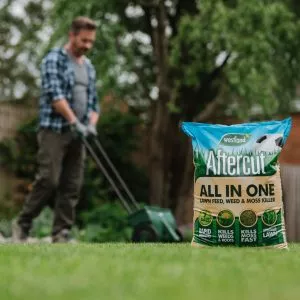 Aftercut All In One Lawn Feed, Weed & Moss Killer lifestyle
