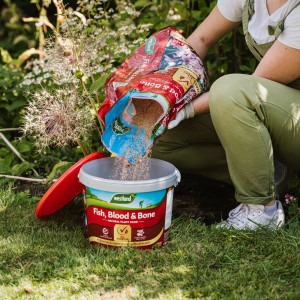 westland fish blood & bone 8kg bucket and 4kg