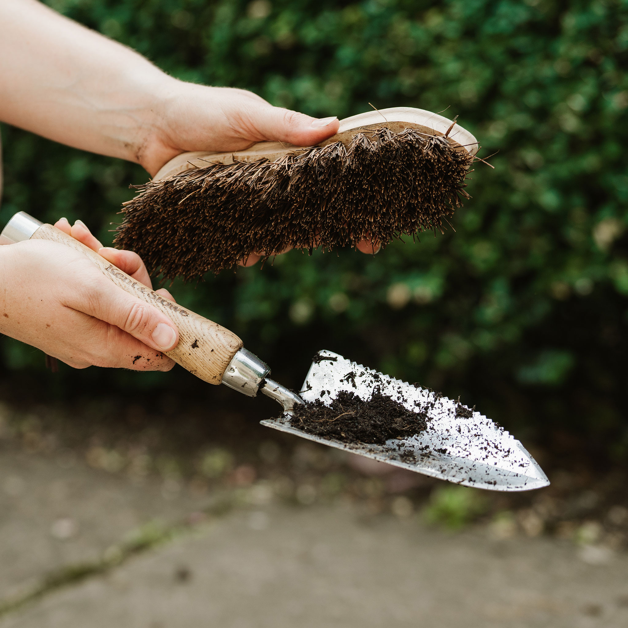 cleaning garden tools