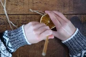 making a cinnamon & orange Christmas decoration