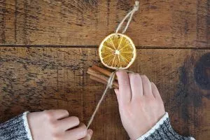 making cinnamon & orange Christmas decoration