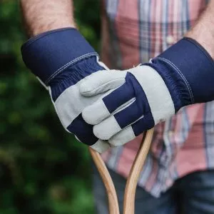 fleece lined rigger gloves holding spade
