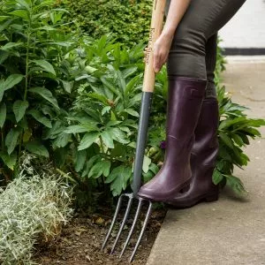 Kent & Stowe Carbon Steel Border Fork in soil