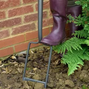 Kent & Stowe carbon steel clay spade in soil