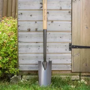 Kent & Stowe Carbon Steel Planting Spade against shed