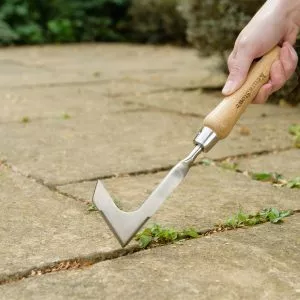 kent & stowe stainless steel weeding knife in use patio