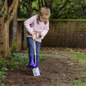 kent & stowe stainless steel kids digging spade in use