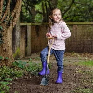 kent & stowe stainless steel kids digging spade in use