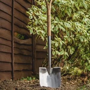 Kent & Stowe stainless steel pointed spade lifestyle