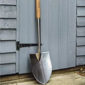 Kent & Stowe stainless steel pointed spade lifestyle