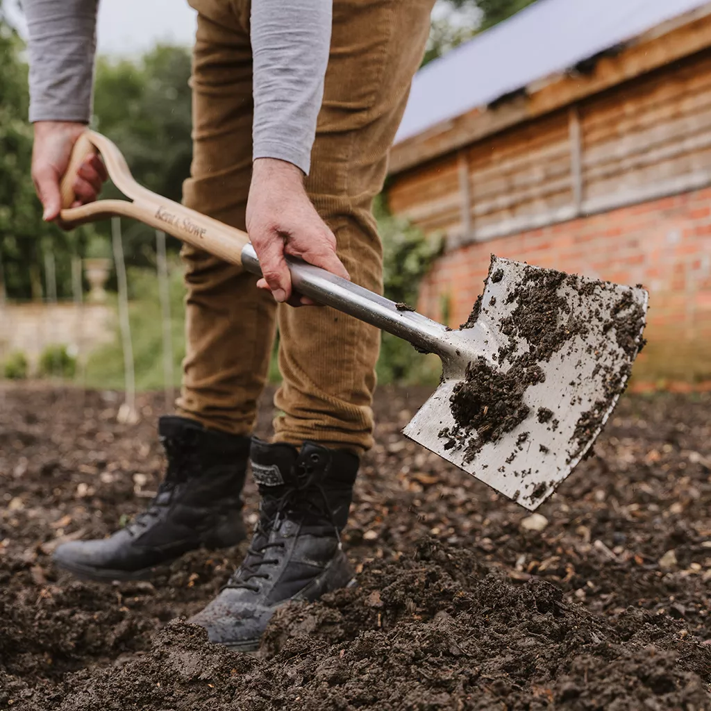 kent & stowe digging spade lifestyle