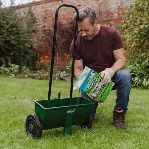 Aftercut Triple Care with spreader lawn weeds