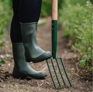 Gardener’s Mate Border Fork in soil