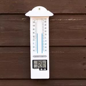 digital and analogue min/max thermometer insitu