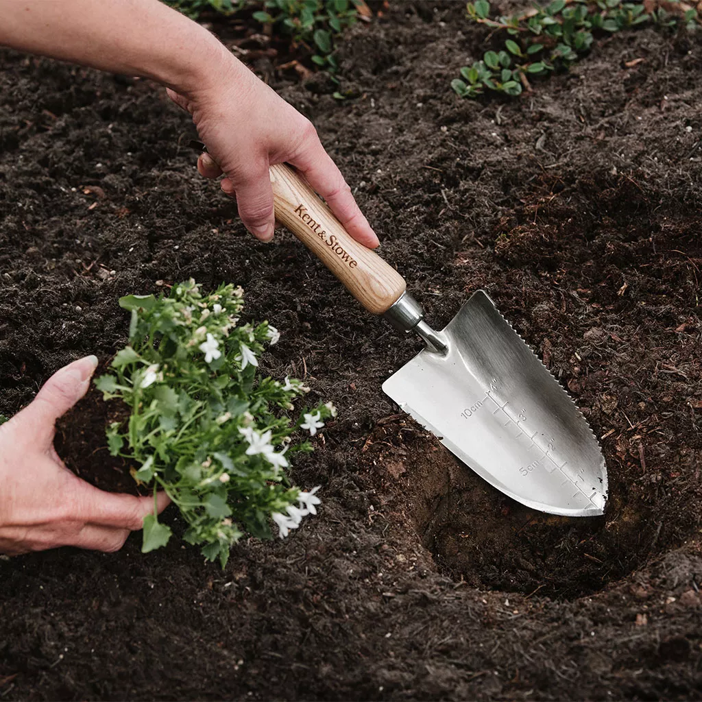 The Capability Hand Trowel planting