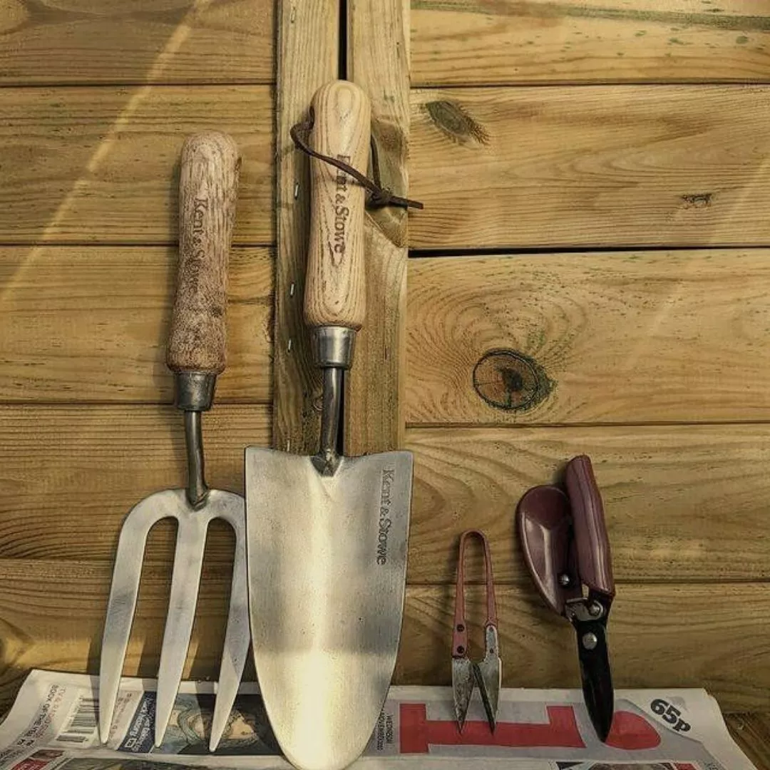 looking-after-your-garden-tools-kent-and-stowe