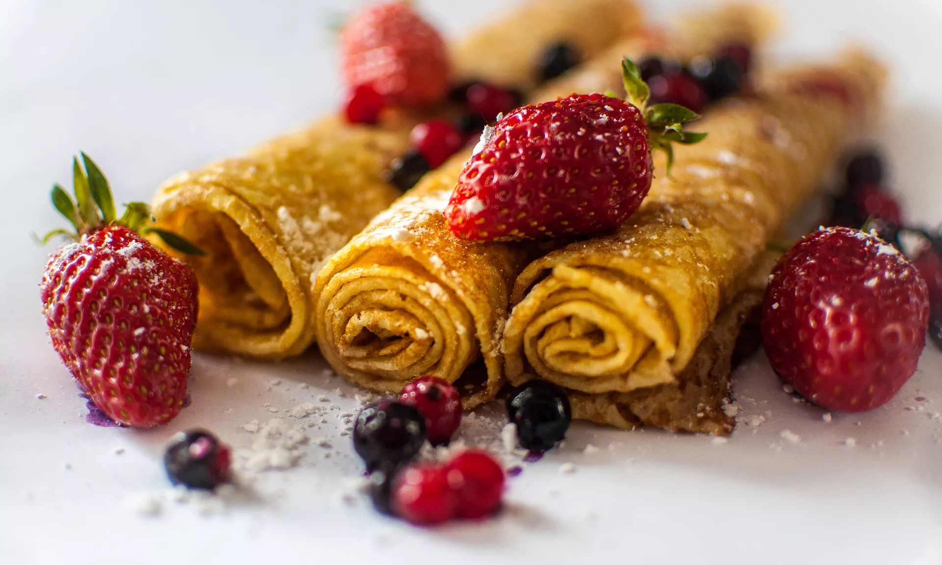 pancakes with berries