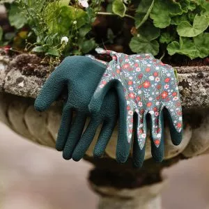 weeding gloves triple pack in use
