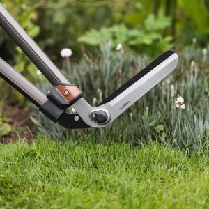 kent and stowe surecut adjustable height lawn edging shears in use