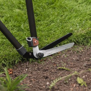 kent and stowe surecut adjustable height lawn edging shears in use