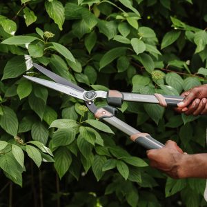 kent and stowe surecut hedge shears lifestyle