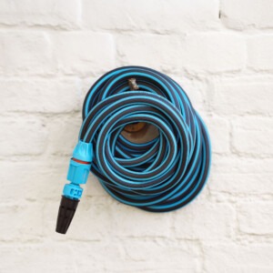 Flopro Cobra Expanding Hose Set stored on tap