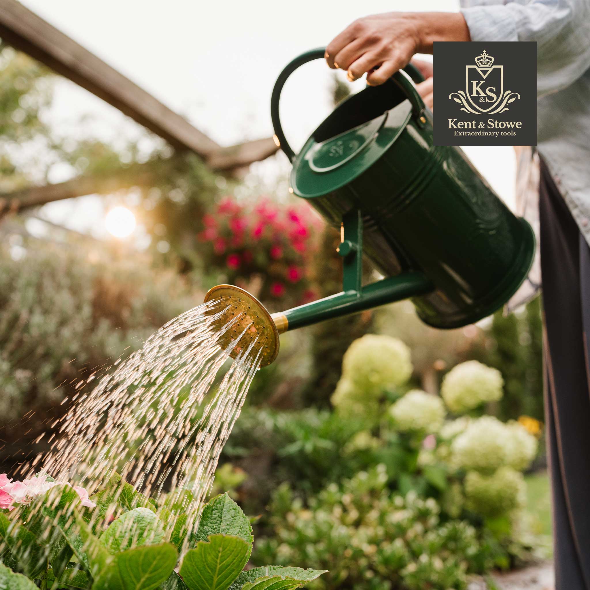 <h2><span style="font-size: 12pt; color: #ffffff;"><strong>Kent & Stowe Watering Can</strong></span></h2>